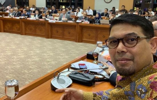 DPR RI: Tergiur Proyek, Stafsus Presiden Milenial Layak Dibubarkan