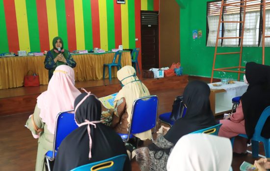 Dekranasda Sosialisasi Pencegahan Covid-19 dan Bagi-bagi Masker untuk Lansia