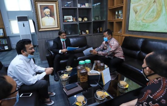 Rektor Unsyiah Apresiasi Kiprah Aminullah Basmi Rentenir