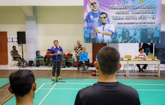 Chek Zainal Buka Turnamen Bulu Tangkis Antar Wartawan