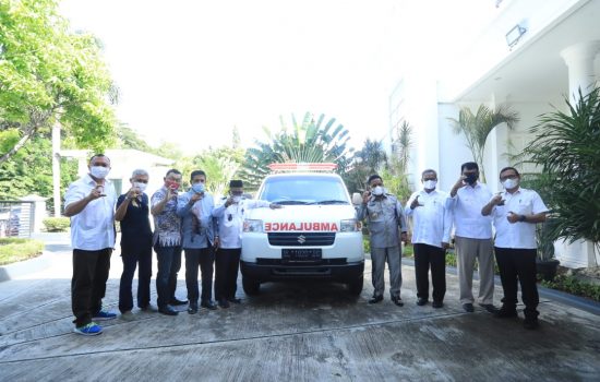 Wali Kota Serahkan Ambulance untuk Gampong Peunayong