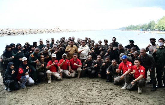 Wali Kota Sematkan Baret kepada Praja Muda Satpol PP/WH