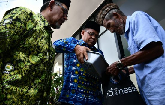 Aminullah Launching ATM Beras untuk Warga Miskin